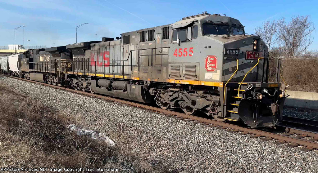 KCSM 4555 leads B464.